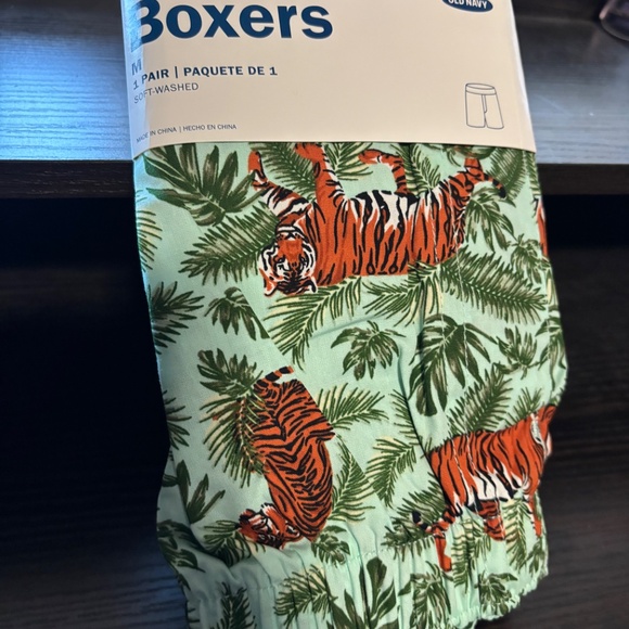 OLD NAVY MENS TIGER PRINT MEDIUM BOXERS - Picture 2 of 3